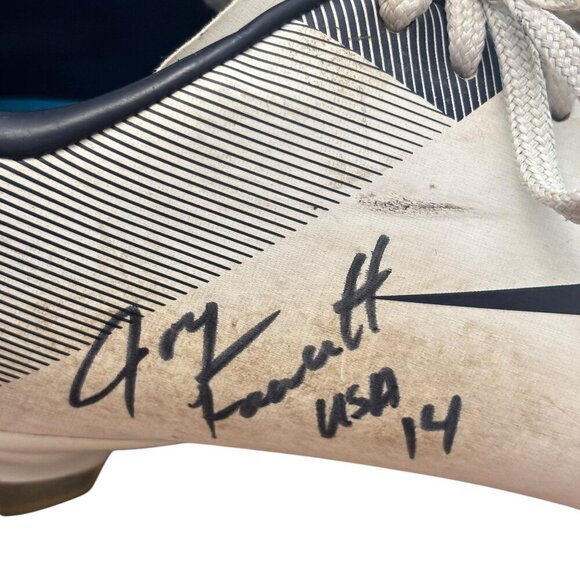 NIKE Girls Cleats SIGNED by JOY FAWCETT #14 Size 6.5 - Picture 1 of 9